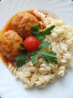 Тефтели в томатном соусе с макаронами